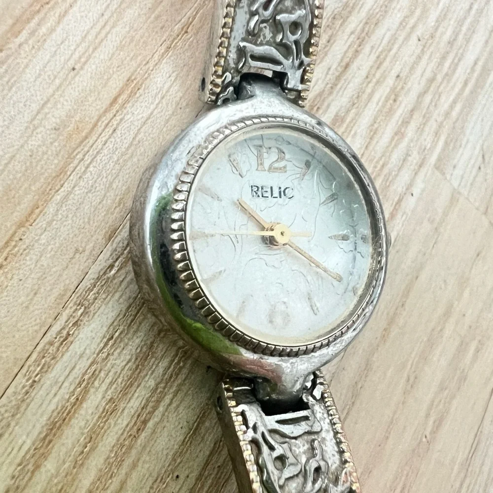 Relic ladies vintage style two tone dress watch NEW BATTERY